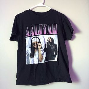 Aaliyah shirt from Hot Topic size medium in black